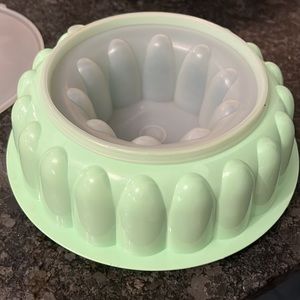 Green Vintage Jello mold by Tupperware. Believed to be new. Make an ice mold!